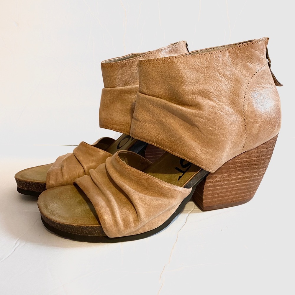 OTBT women’s leather zip up open toe boots